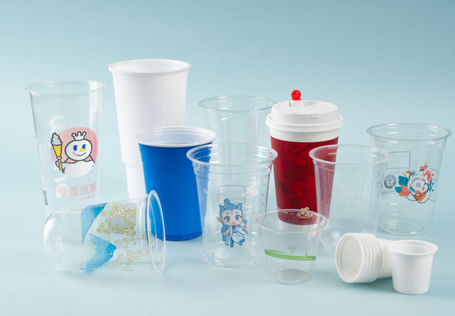 Sản xuất cốc nước giải kh&aacute;t d&ugrave;ng một lần